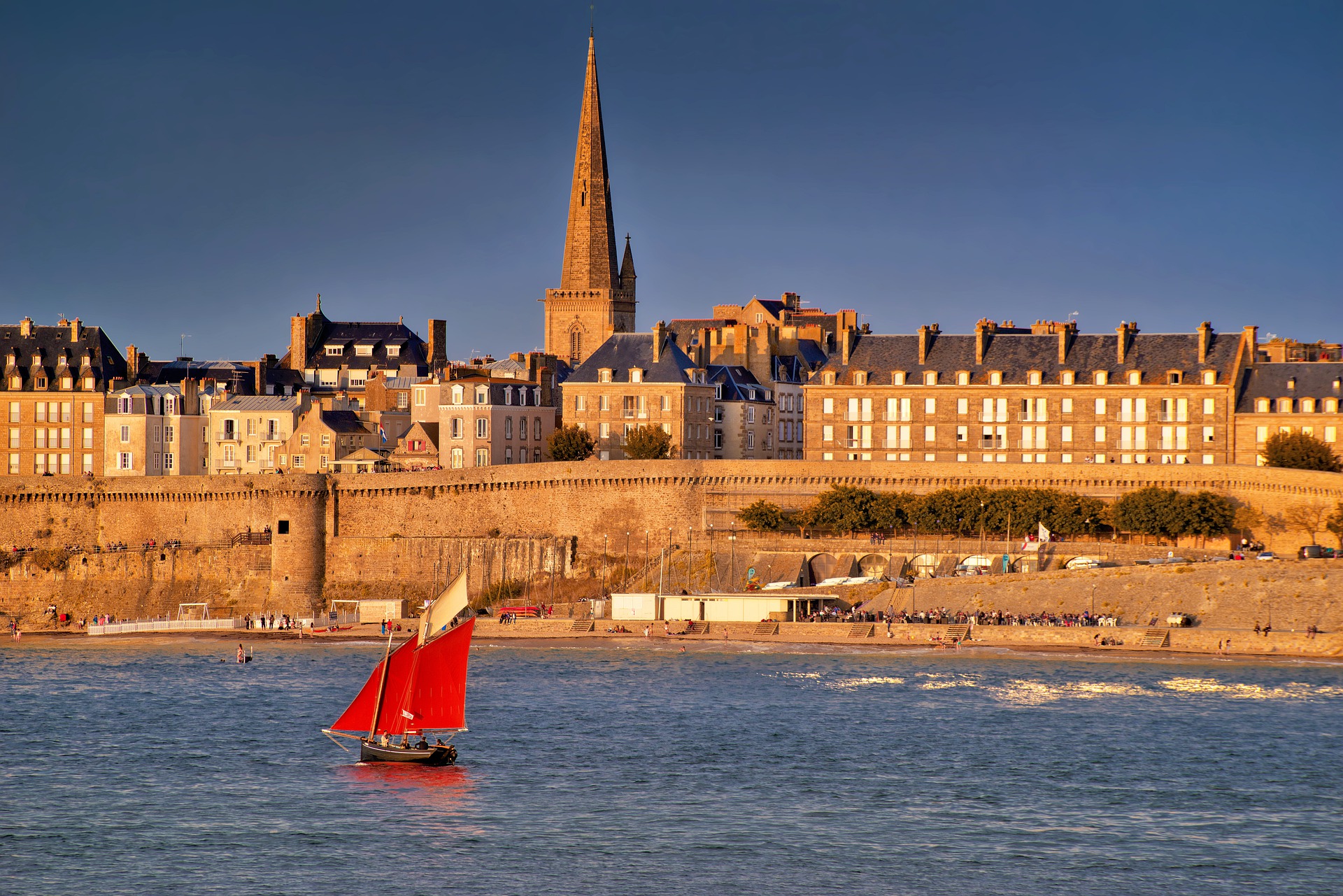 Visitez Saint Malo et la Bretagne en Voiture de transport avec chauffeur